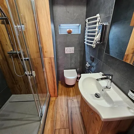 Seven Angels Daire *